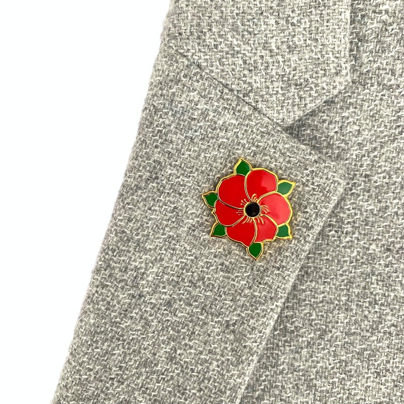 Brož vlčí mák připnutá na klopu saka 11 listopaduBrož vlčí mák připnutá na klopu saka 11 listopadu