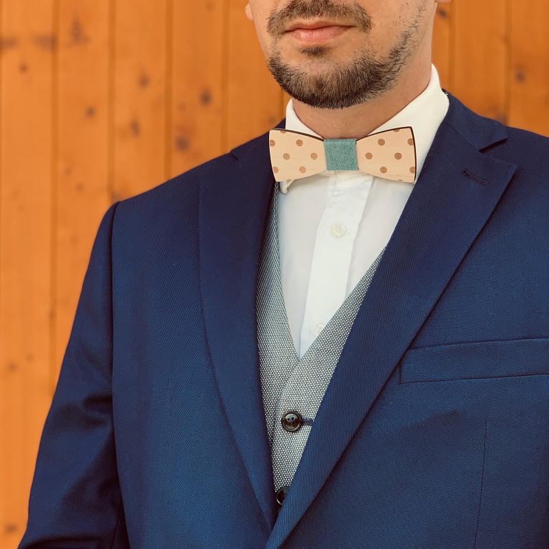 Dřevěný pánský motýlek Puntíky blue - II. jakost