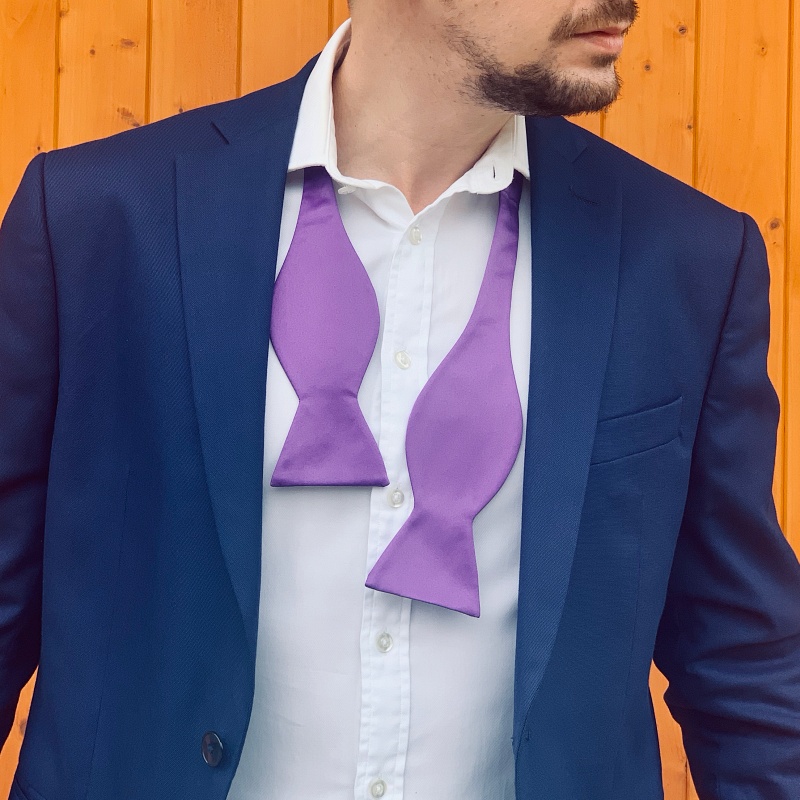 Fialový vázací motýlek Satin 