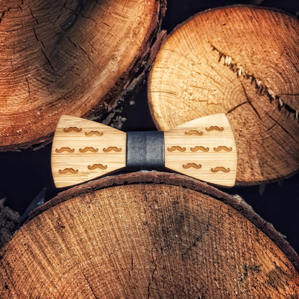 Dřevěný pánský motýlek Knír