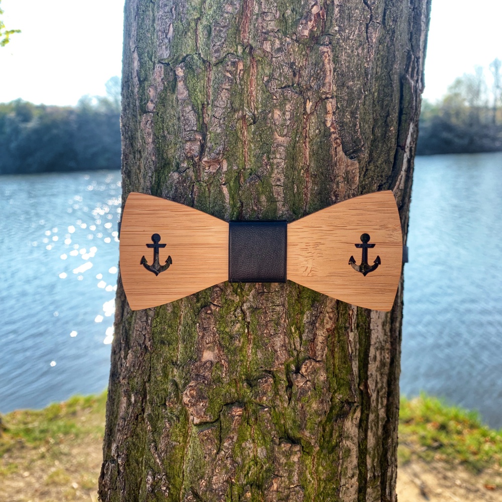 Dřevěný pánský motýlek Kotvy