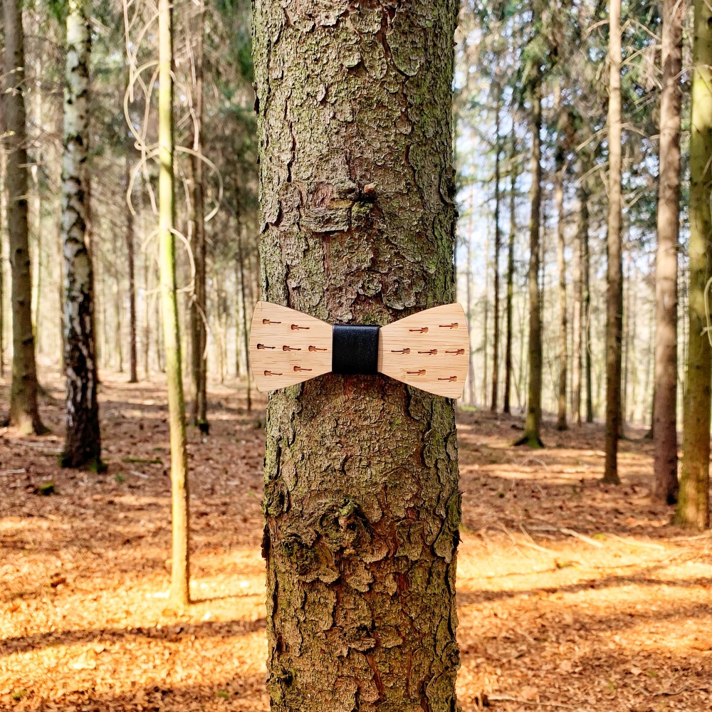 Dřevěný pánský motýlek Kytara