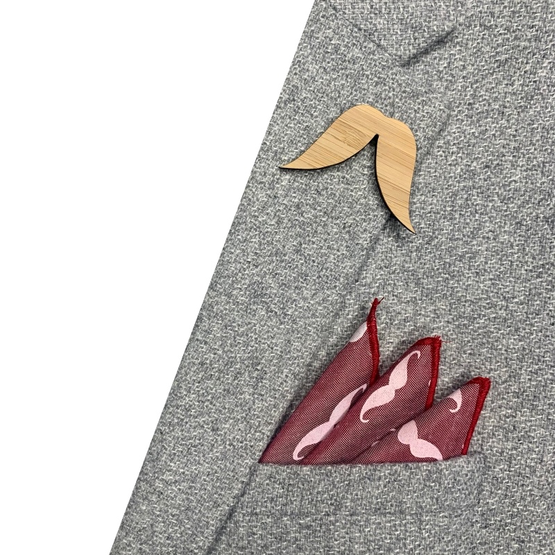 Dřevěná brož Knír vousáč