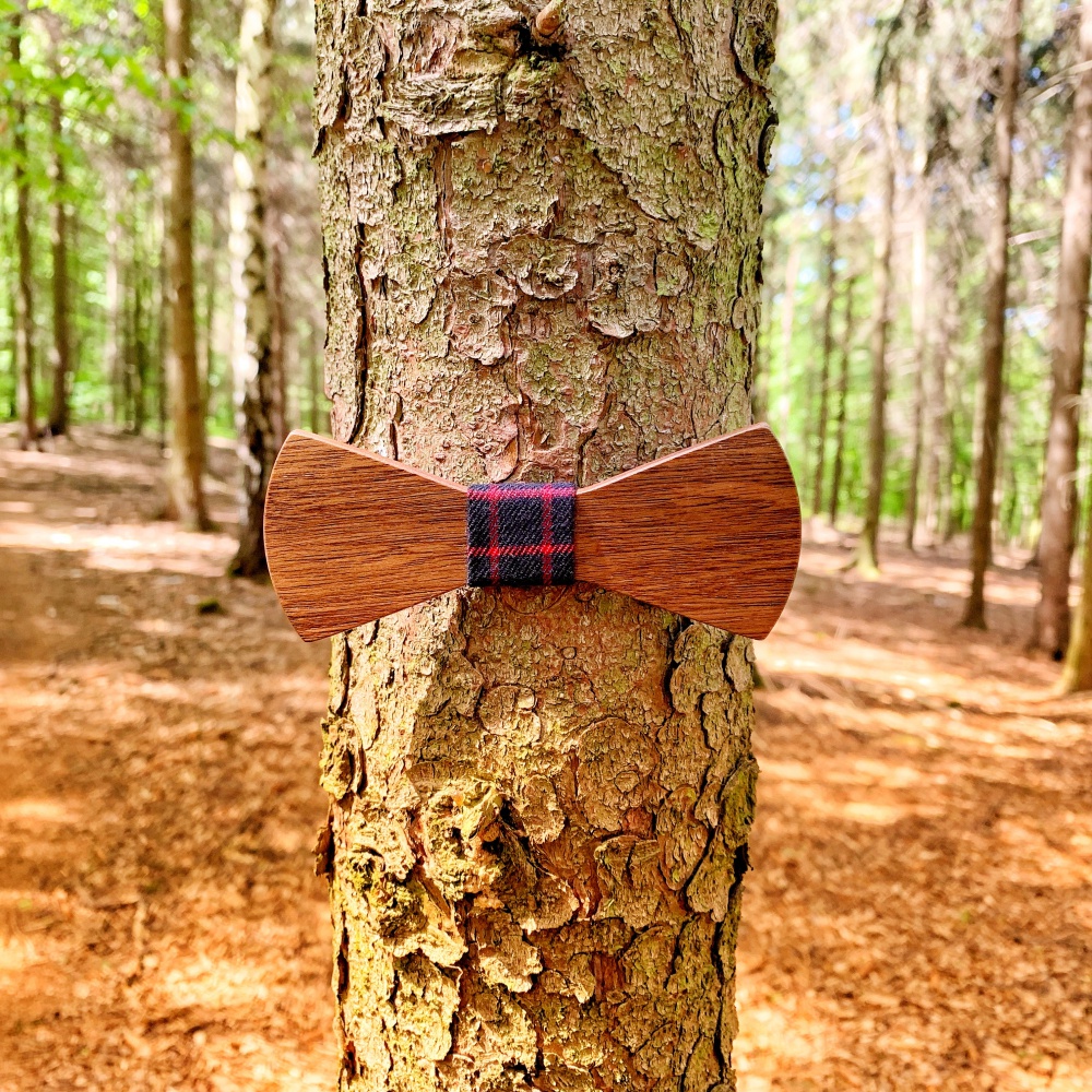 Dřevěný pánský motýlek Doutníček Line