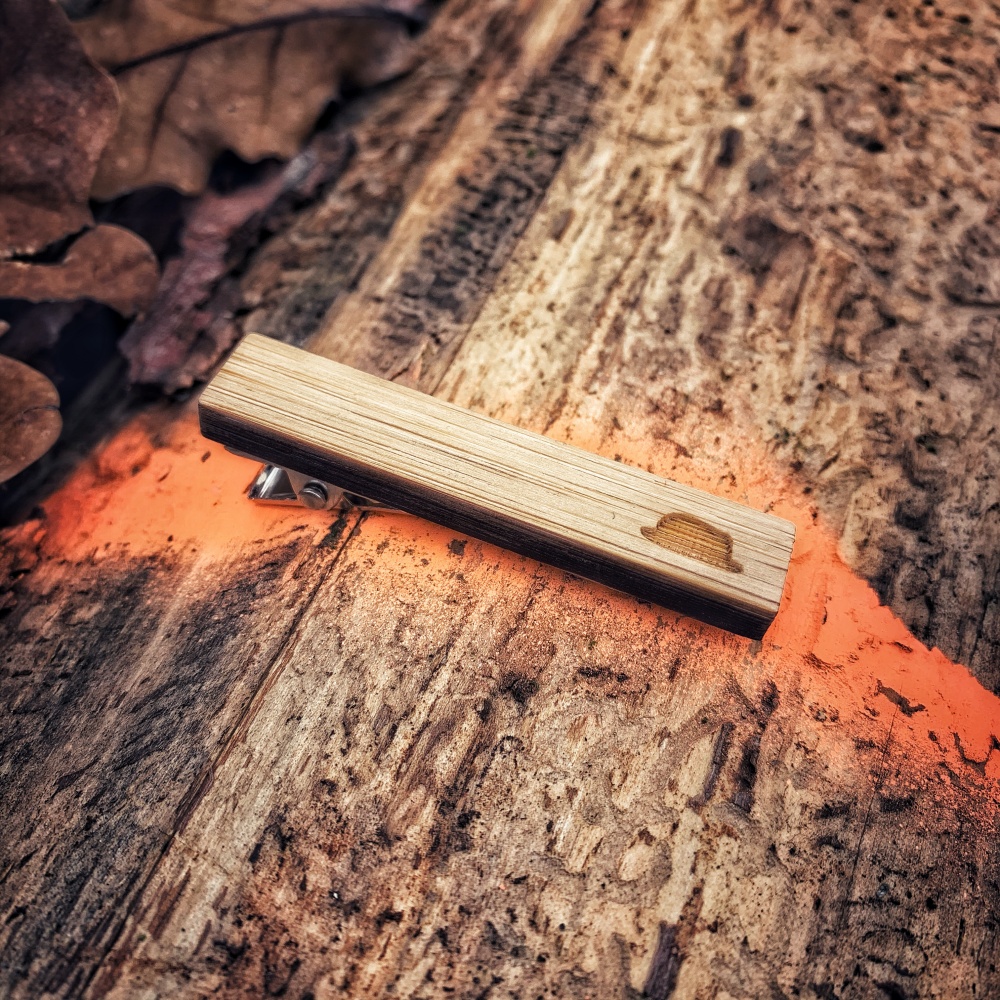 Dřevěná spona na kravatu Klobouk Porkpie 