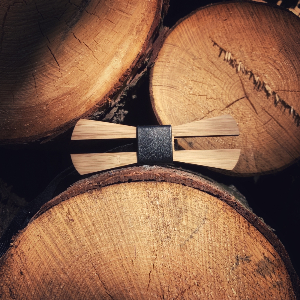 Dřevěný pánský motýlek Slim Half - half Leather