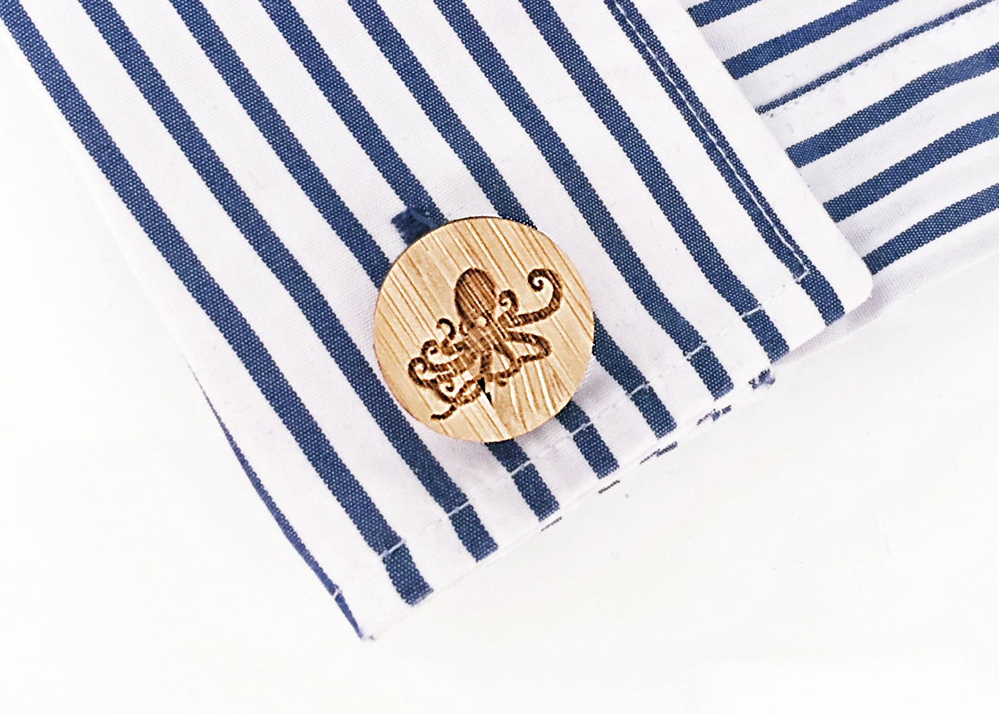 Dřevěné manžetové knoflíčky Chobotnice