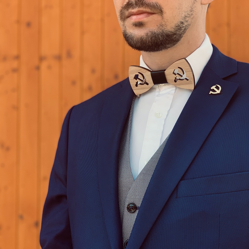 Dřevěný pánský motýlek Srp a kladivo