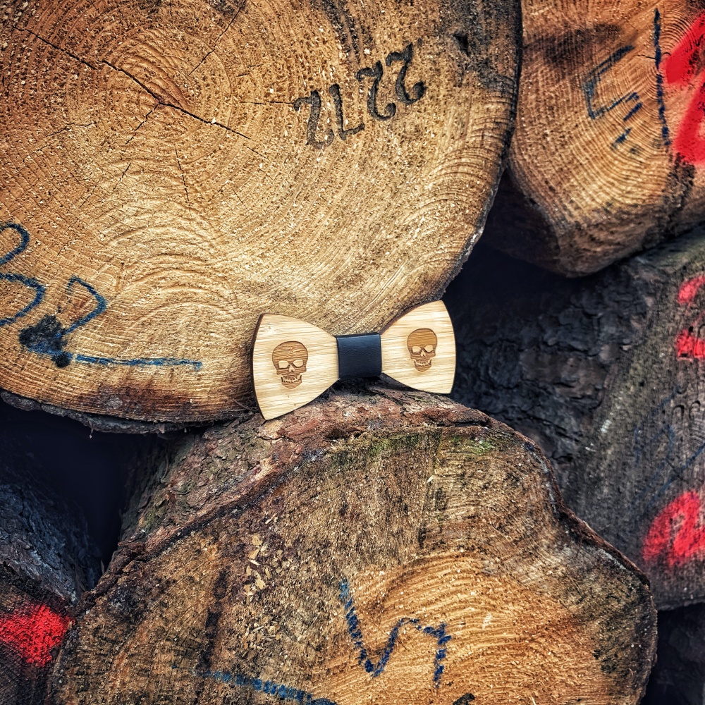 Dřevěný pánský motýlek Lebka 