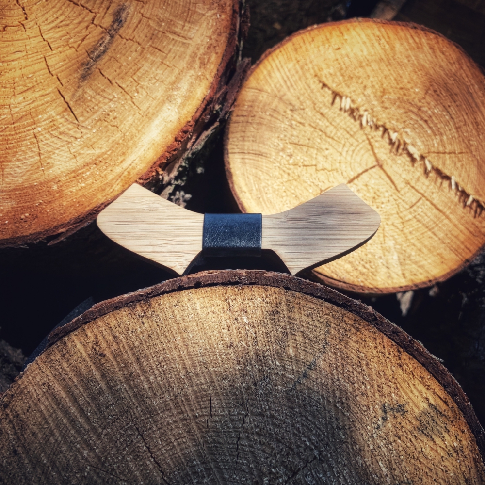 Dřevěný pánský motýlek Límeček