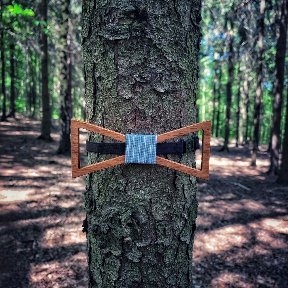 Dřevěný pánský motýlek Mahoosive Vrtule - modrá 