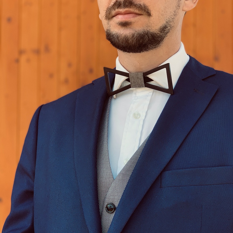 Dřevěný pánský motýlek Mahoosive Vrtule - hnědá 