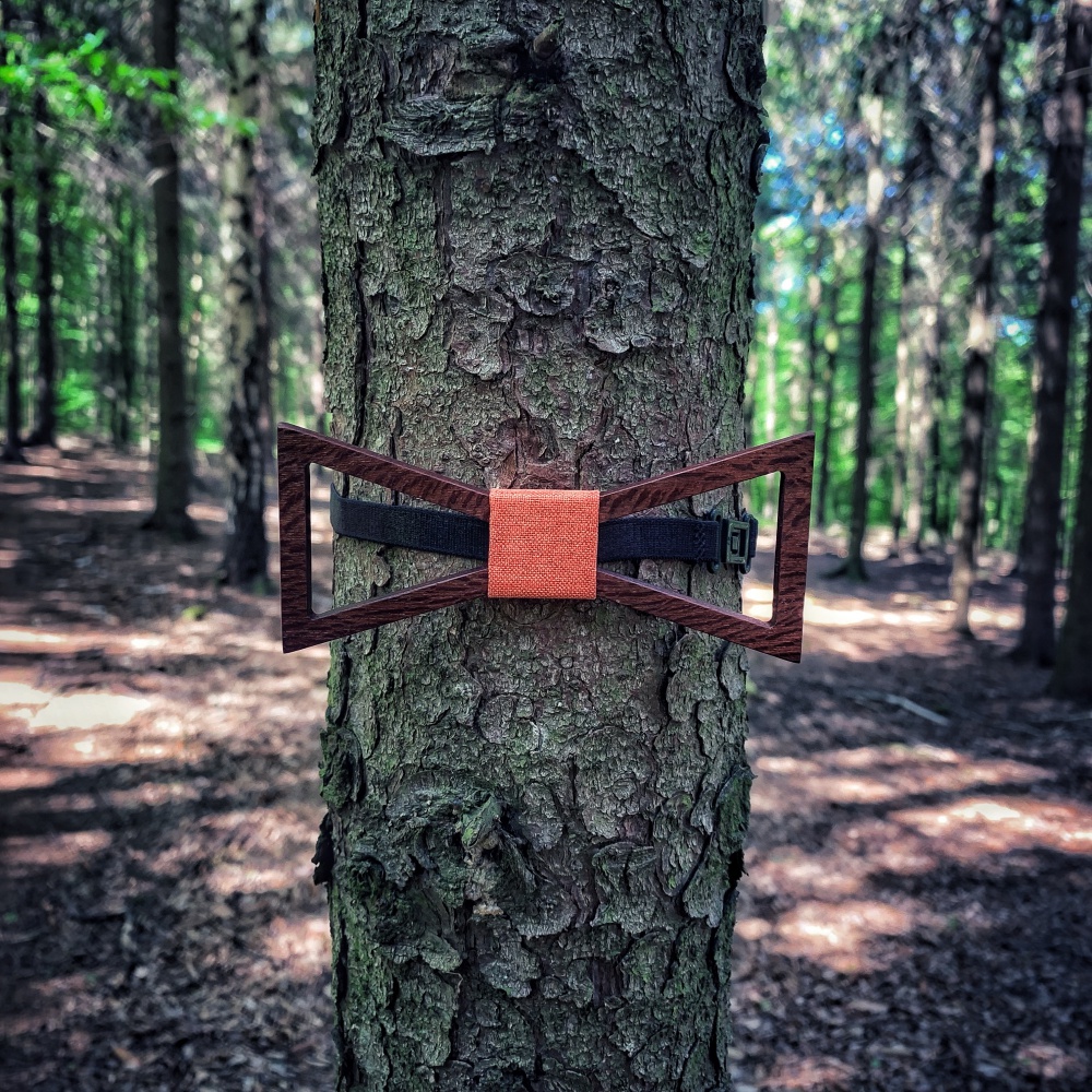 Dřevěný pánský motýlek Mahoosive Vrtule - oranžová 