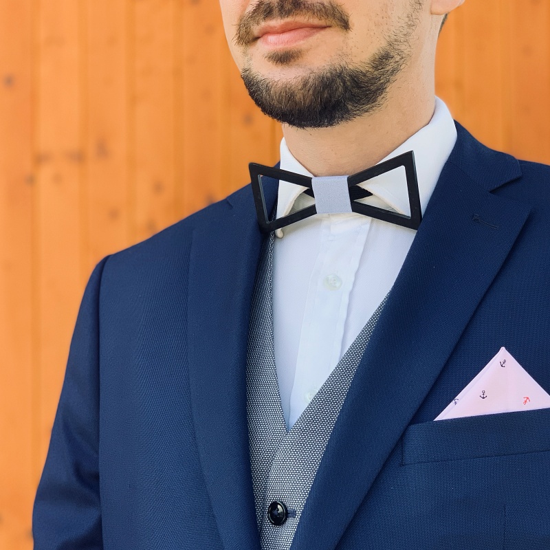 Dřevěný pánský motýlek Mahoosive Vrtule - světle modrá