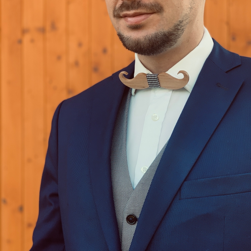 Dřevěný pánský motýlek Mahoosive Knír - houndstooth