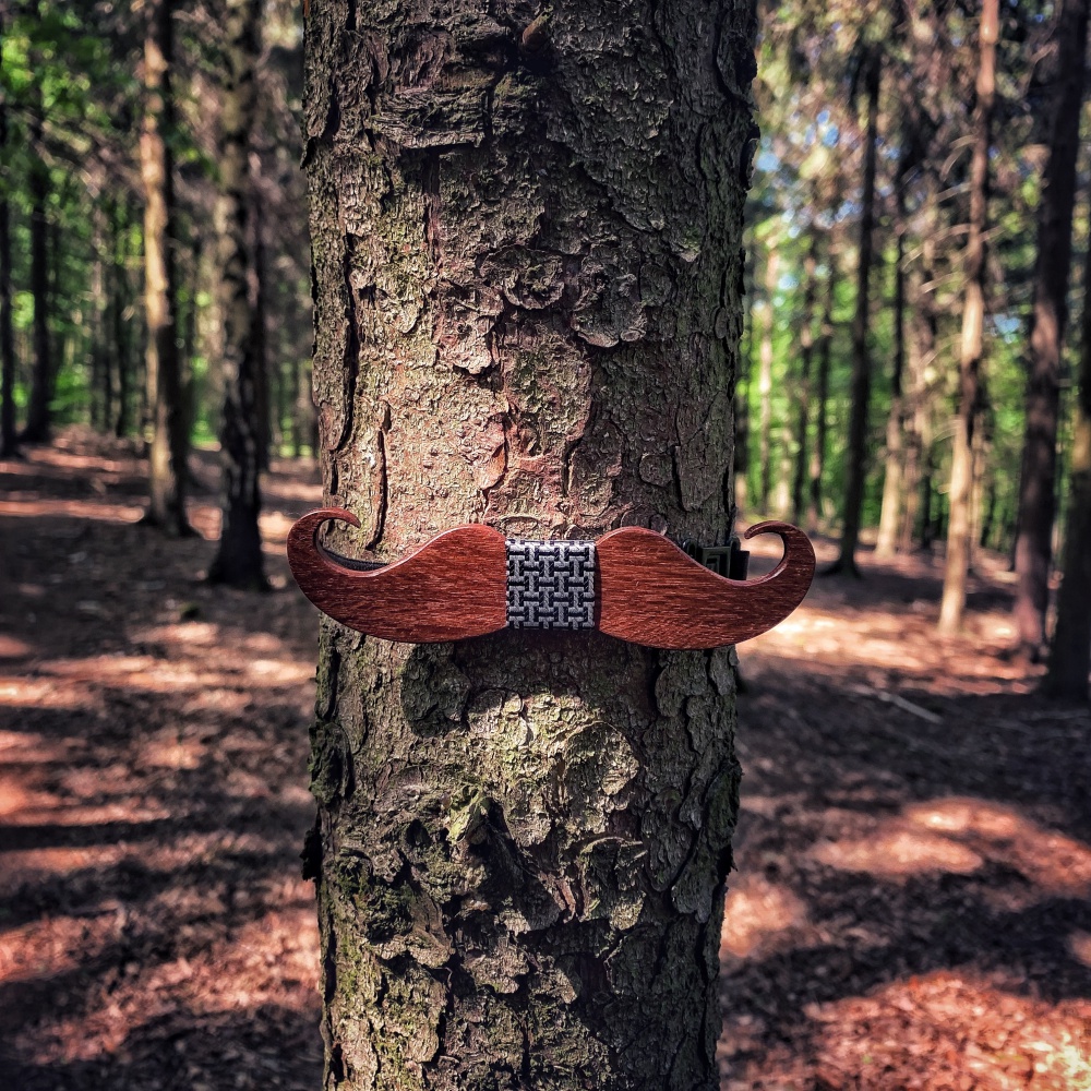 Dřevěný pánský motýlek Mahoosive Knír - H