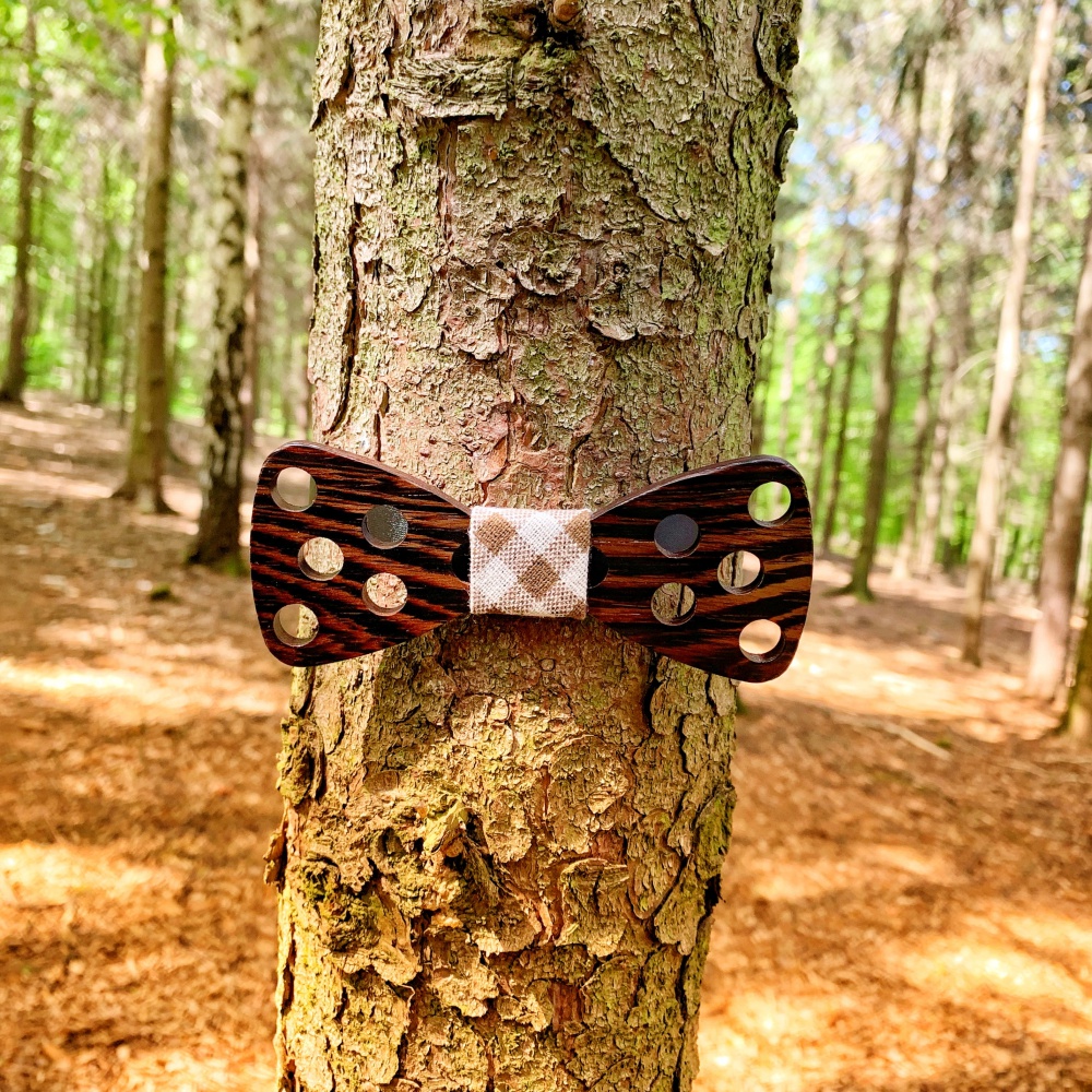 Dřevěný pánský motýlek Dot Kostky I.