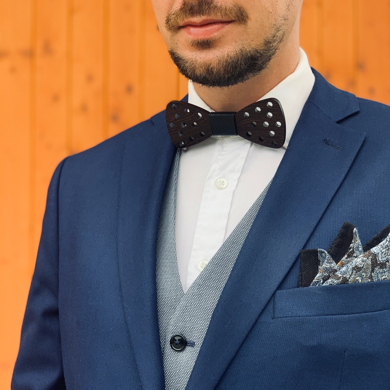 Dřevěný pánský motýlek Small Dot Leather 