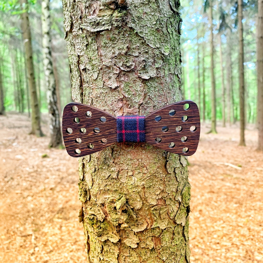 Dřevěný pánský motýlek Small Dot Line 