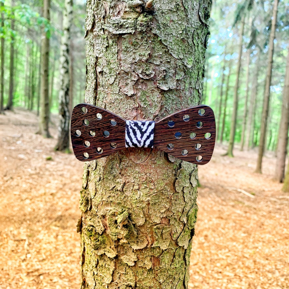 Dřevěný pánský motýlek Small Dot Zebra 