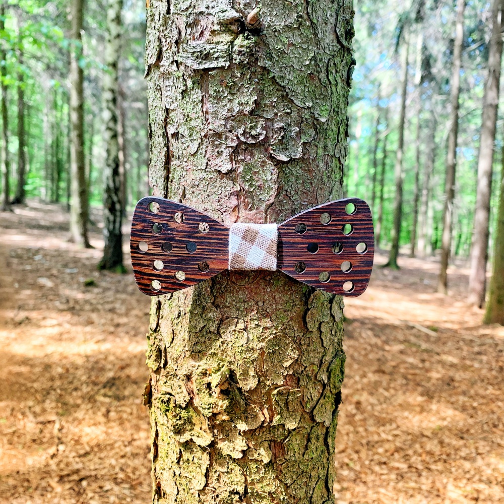 Dřevěný pánský motýlek Small Dot Kostky 