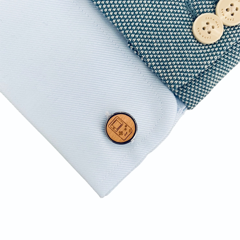 Dřevěné manžetové knoflíčky Gameboy