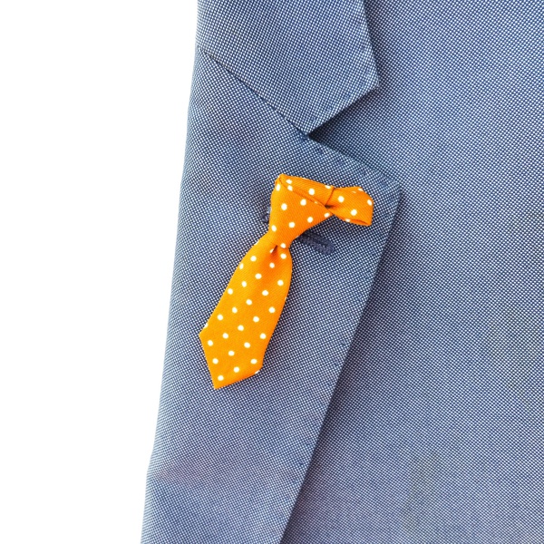 Tmavě žlutá brož Kravata dot 