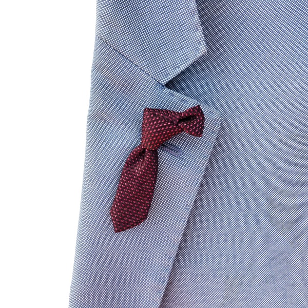 Vínová brož Kravata 