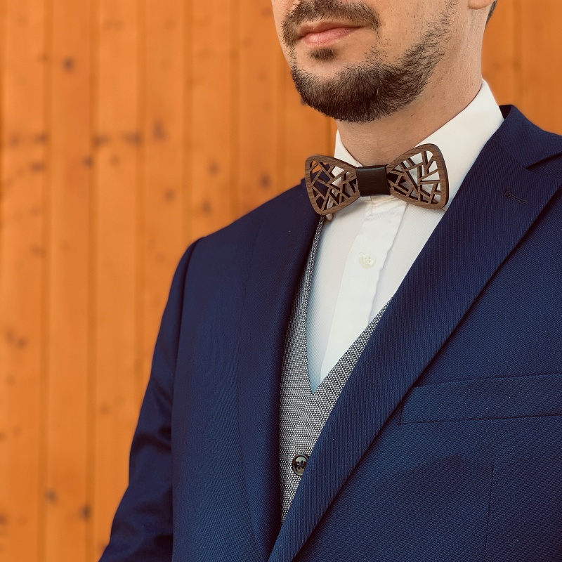 Dřevěný pánský motýlek Geometric Leather + manžetové knoflíčky 