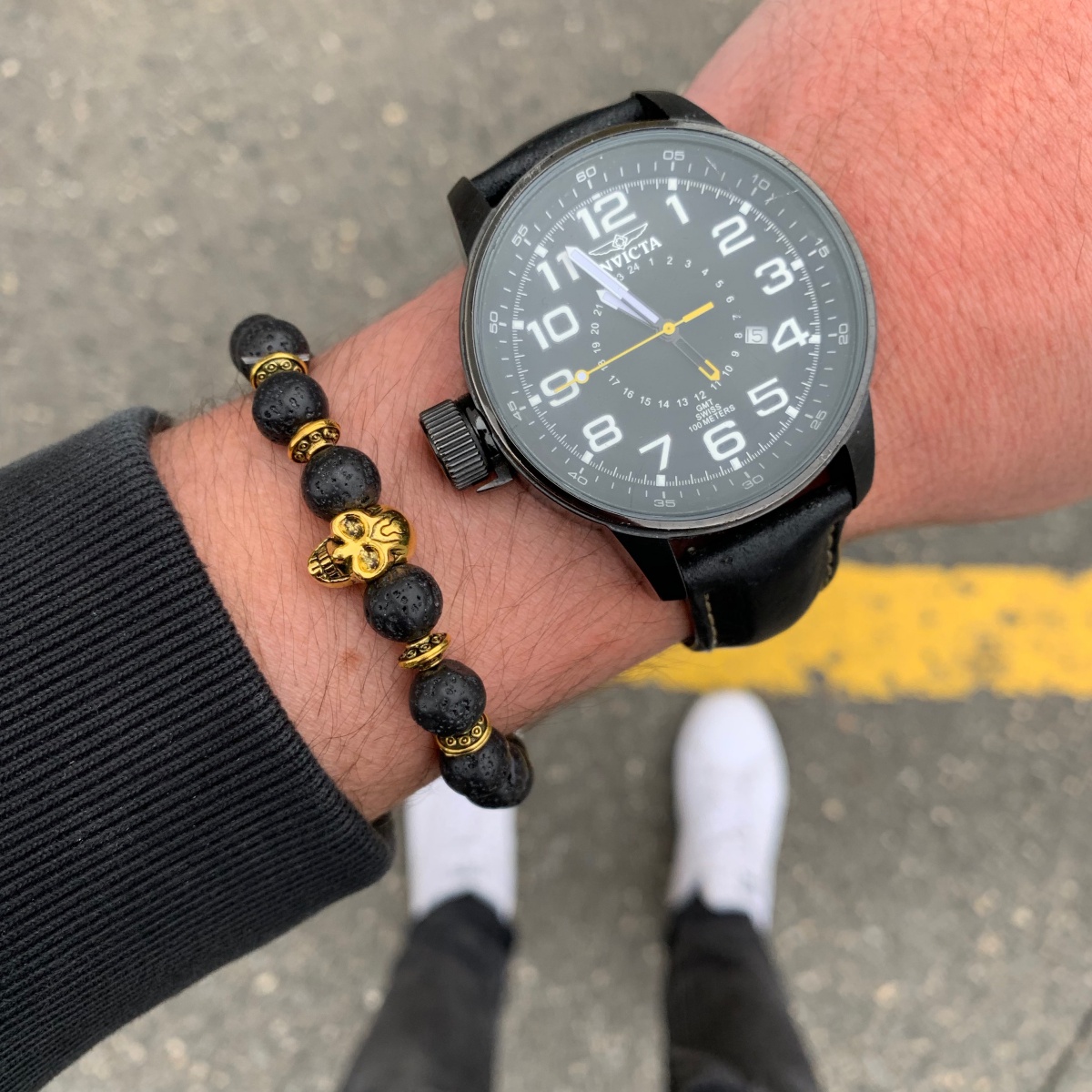 Černý lávový náramek Lebka zlatá 