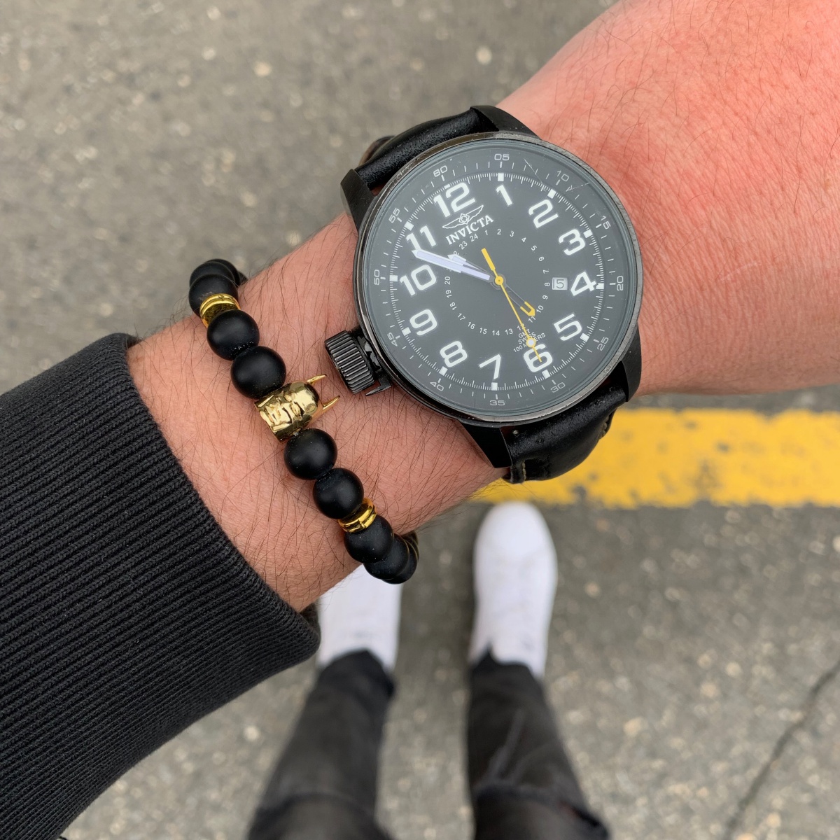 Matně černý náramek zlatý Bat