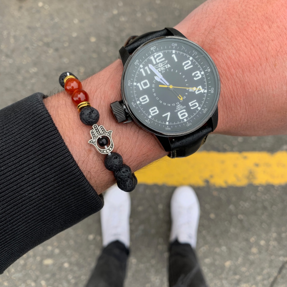 Černo - stříbrno - červený náramek Fatimina ruka