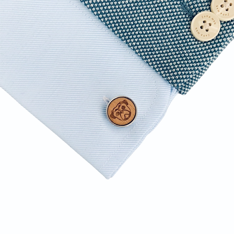 Dřevěné manžetové knoflíčky Pejsek mops 