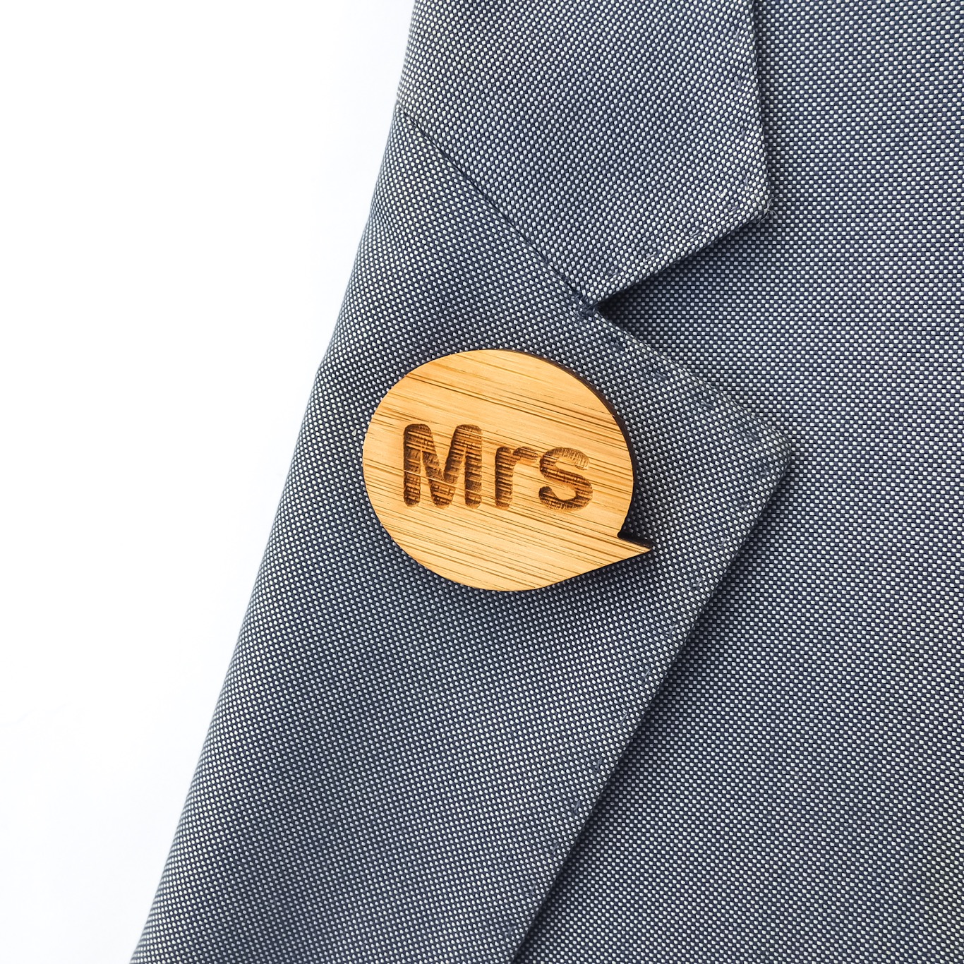 Dřevěná brož Mrs