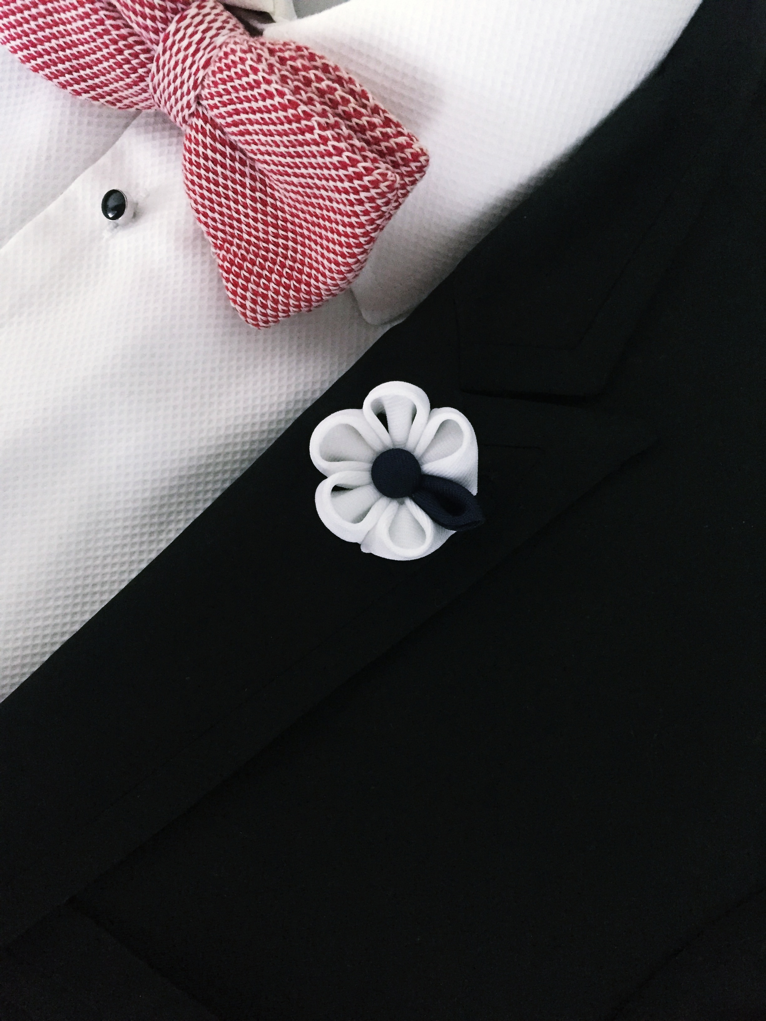 Bílo - modrá  brož Flower Arrow