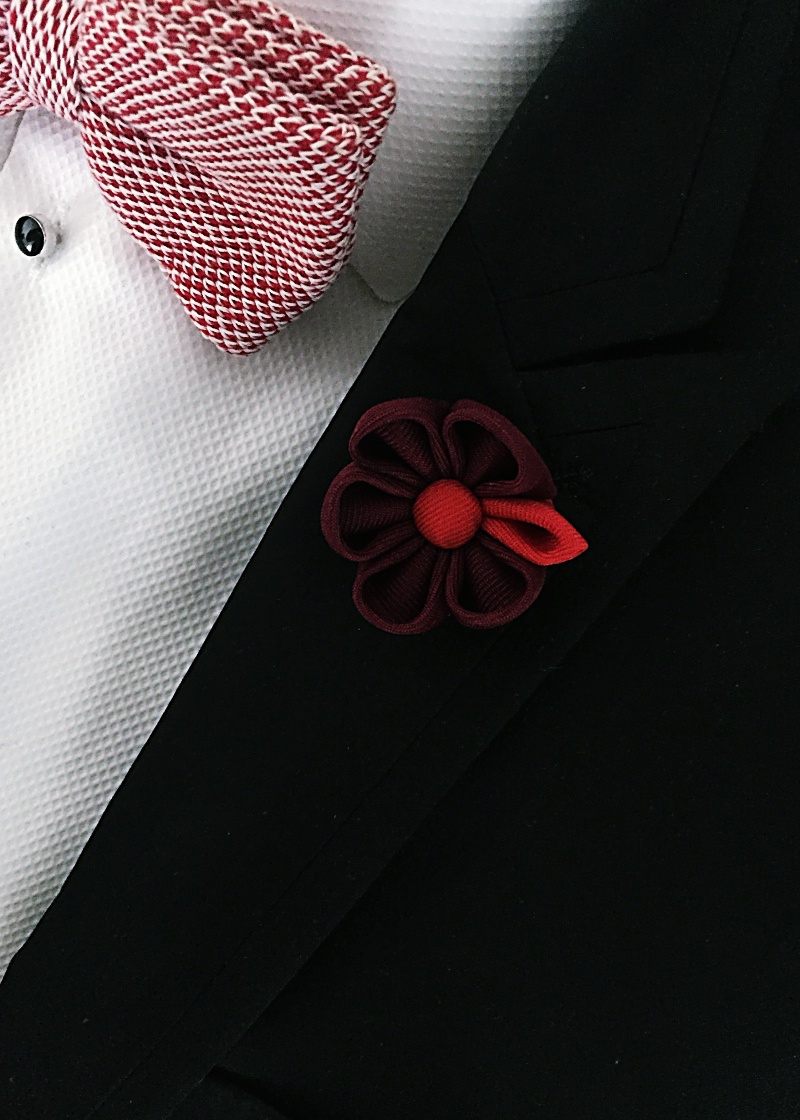 Rudo - červená brož Flower Arrow