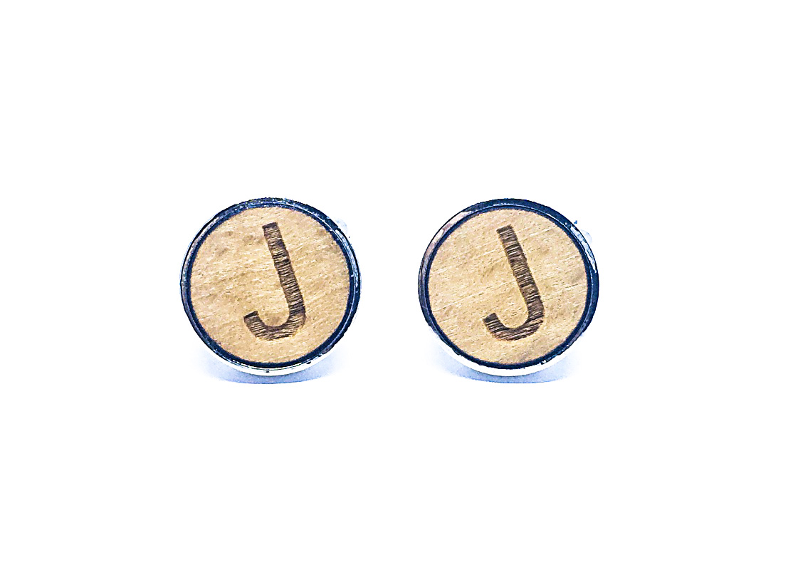 Dřevěný manžetový knoflíček Iniciál J