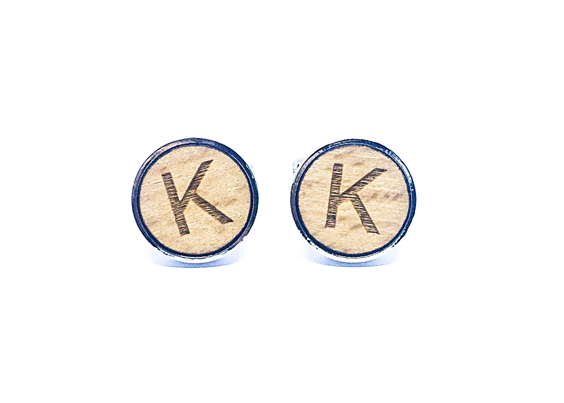 Dřevěný manžetový knoflíček Iniciál K
