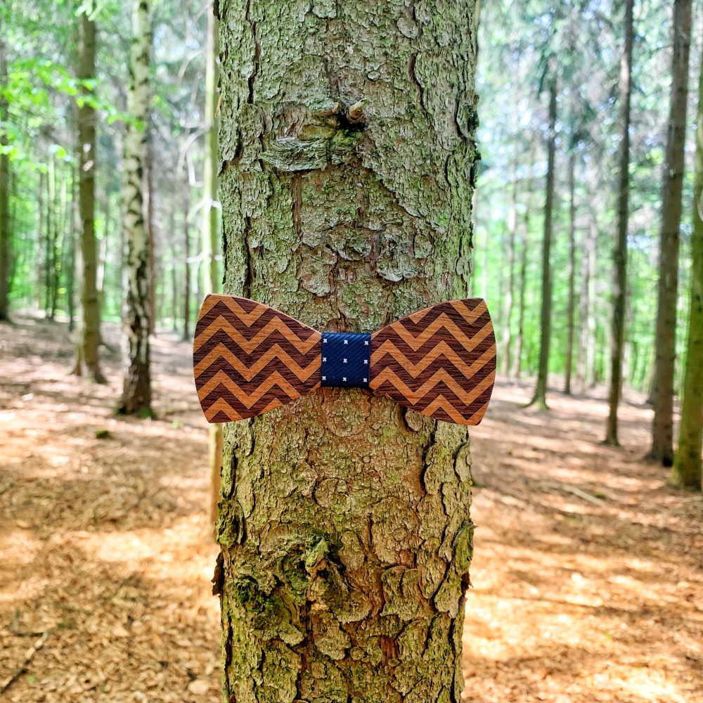 Dřevěný pánský motýlek Mahoosive Cik - Cak křížky