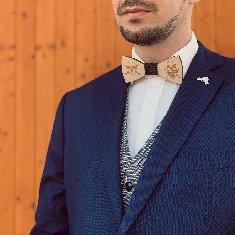 Dřevěný pánský motýlek Skulls denim