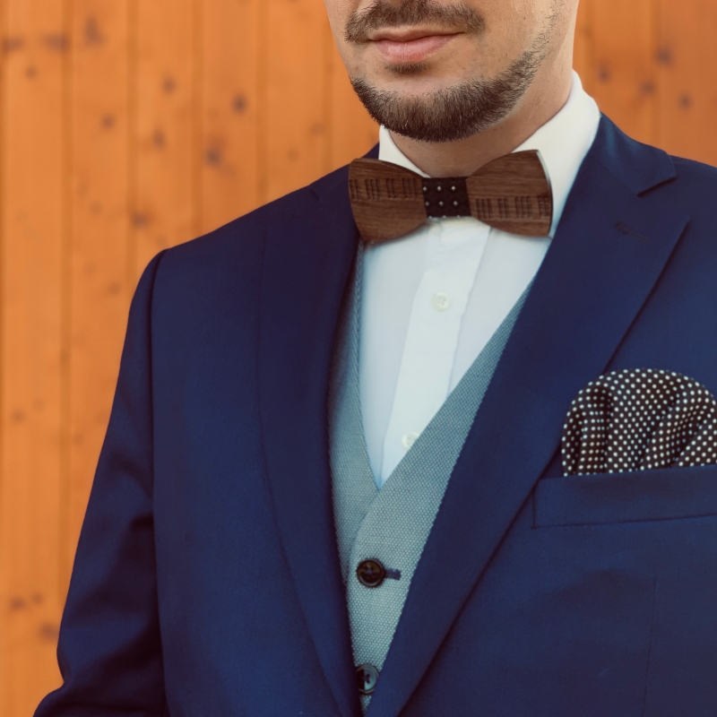 Dřevěný pánský motýlek Piano klávesy Hvězdy černé 