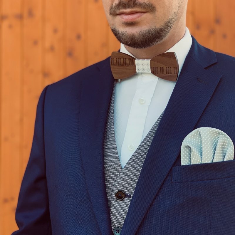 Dřevěný pánský motýlek Piano klávesy Hvězdy bílé 