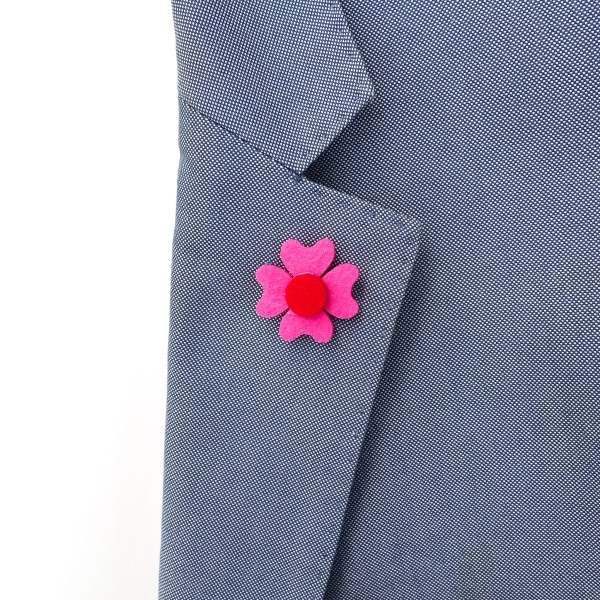 Růžovo - červená brož Čtyřlístek Plsť