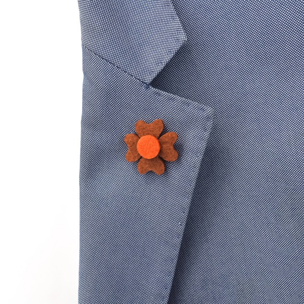 Hnědo - oranžová brož Čtyřlístek Plsť