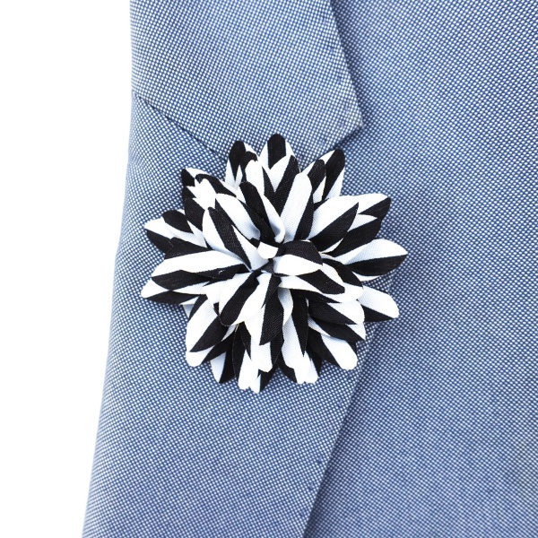 Černo - bílá brož Květina 