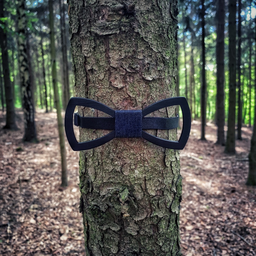 Dřevěný pánský motýlek Mahoosive černá Vrtule - denim 