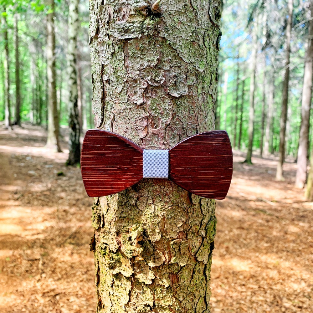 Dřevěný pánský motýlek Mahoosive Classic WHT-BLK