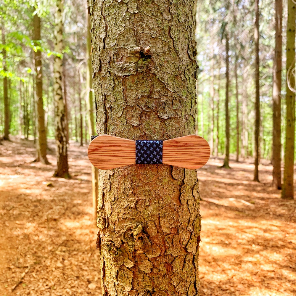 Dřevěný pánský motýlek Mahoosive Lollipop - blue X 