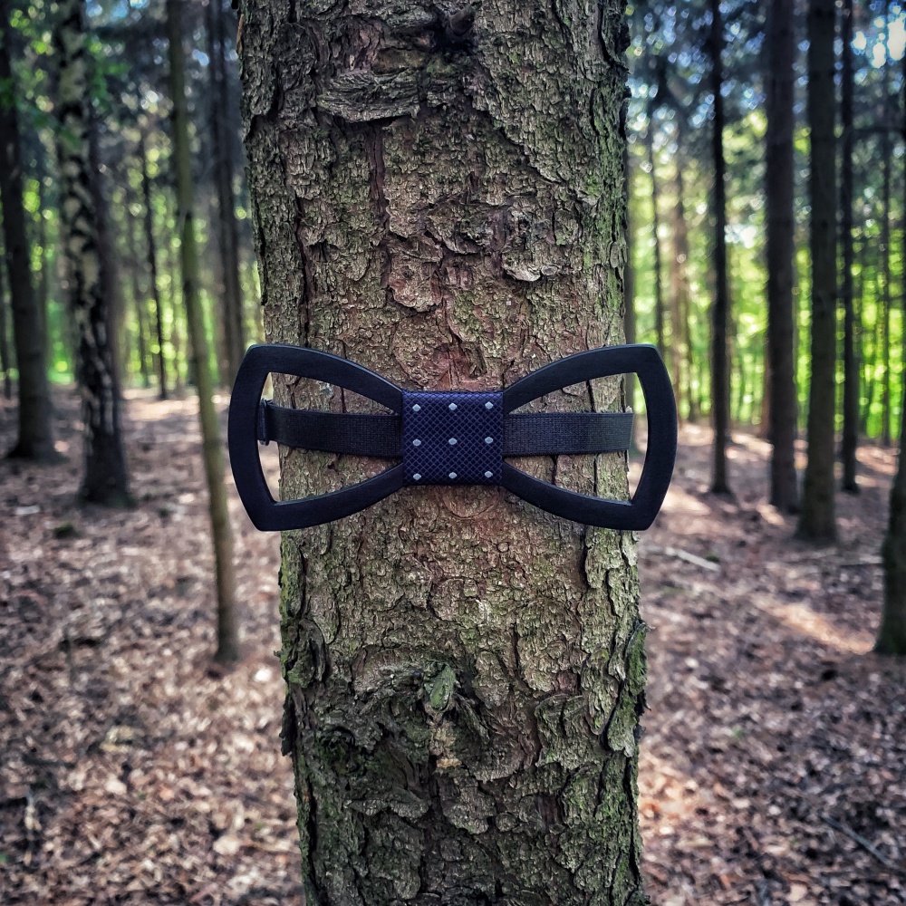 Dřevěný pánský motýlek Mahoosive černá Vrtule - dot