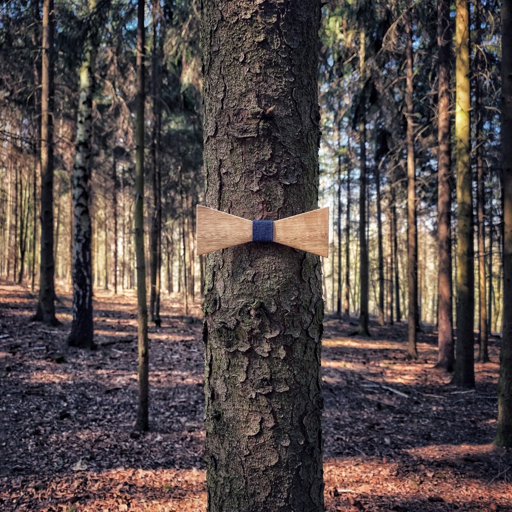 Dřevěný pánský motýlek Mahoosive Premier - modrý 